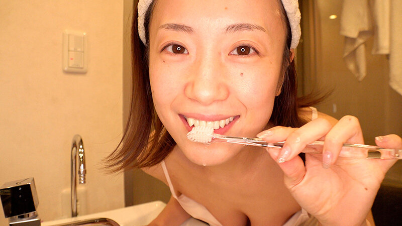 長瀬麻美 職場で知り合った美人パートの長瀬麻美さんは人生で一度も精子を飲んだことが無いみたいで、ラブホ飲みで距離感縮めてSEXしたらゴックンしてくれたので旦那が帰宅するPM22:00まで何度も精飲と中出しをした。